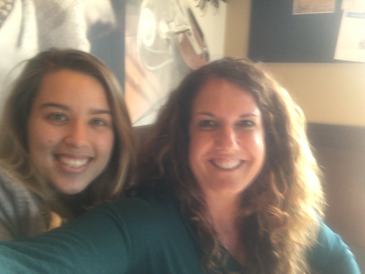 JenniferHaber2's tweet photo. Working with tech writing students at Starbucks. @spcnews #spcollege #getreadyspc https://t.co/YWexThnPBl
