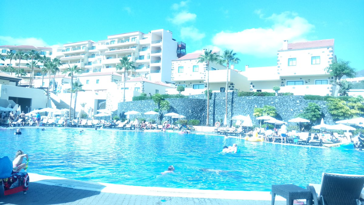 Petshopgirl7's tweet photo. Best holiday ever #Tenerife #family #love #trust #forever #adeje #gfhotels #perfect 🙌✈️🌞🍹❤️ https://t.co/WhzuKUnKtQ
