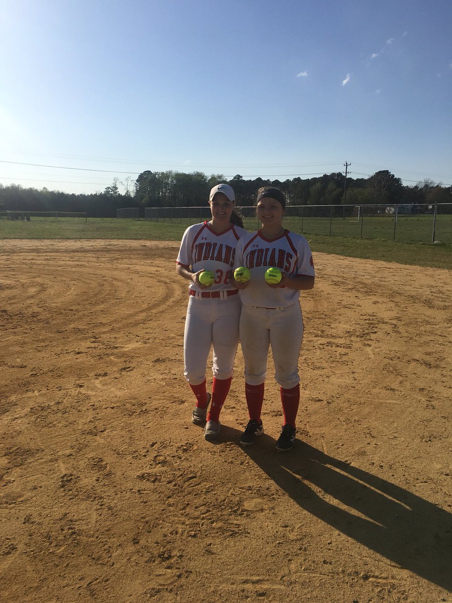 AmyD5's tweet photo. Big Win for the Lady Indians Varsity Softball Team. Leaders were our 2 pitchers Mady Wood &amp; Sam Stephenson! We had 3 out of the park homers!! 2 from Jordyn Greene &amp; one from Maddie Simmons! Awesome job ladies!! #shsindianpride #scpsva https://t.co/kCwXdREJui