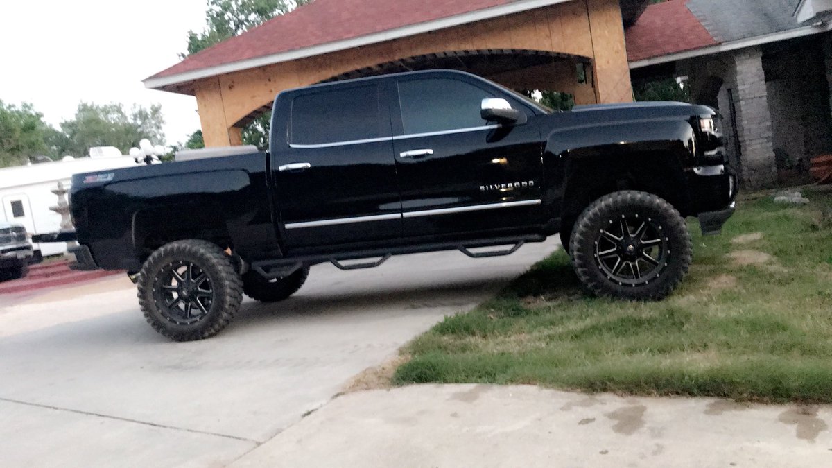 _jesse2fresh_'s tweet photo. Trukkkk Tuesday #chevy #GoRecon https://t.co/geTV1Eg9Xd