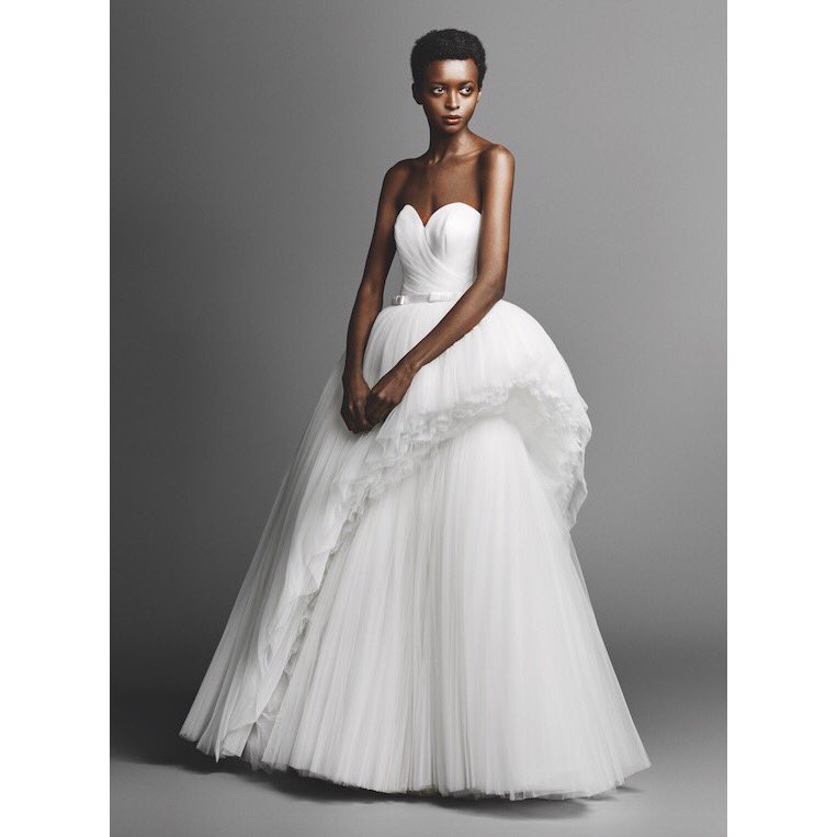 GFWshows's tweet photo. Viktor &amp; Rolf Mariage Spring/Summer 2019 @Viktor_and_Rolf  #viktorandrolf #NYFWBridal https://t.co/yw2xa3ZgnX