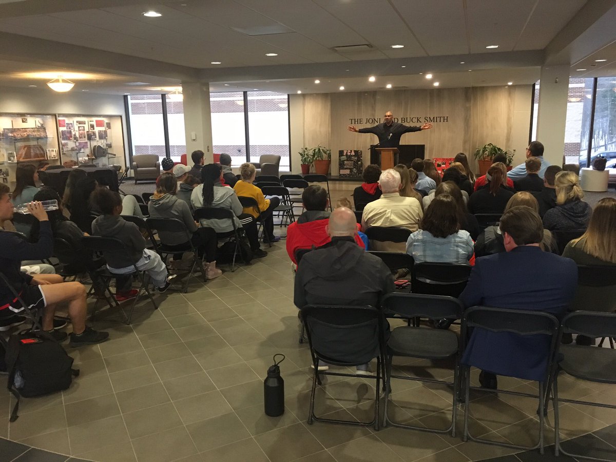 DE_FCA1's tweet photo. A special thank you to Michael Cobb for speaking to our students tonight and thanks to everyone who came out to help make tonight a great night and celebrate with our outgoing seniors! @SportsWorldInc https://t.co/C3IijvPJ36