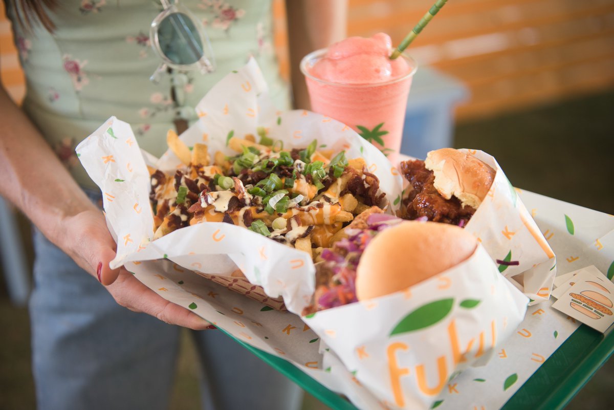 coachella's tweet photo. Highlights 2018: Eat at Coachella 🤤 🍽 https://t.co/r52HnlrZdF https://t.co/NIXDsGqBVa