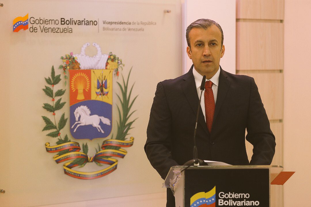 vwinstonv's tweet photo. Vicepresidente @TareckPSUV informa sobre resultados de la operación "Manos de Papel" para desmontar mafias de billetes: se ejecutaron 125 órdenes de allanamiento, hay 86 personas detenidas, otras 112 órdenes de captura, 22 vehículos y propiedades retenidas. https://t.co/fbNZ2Qn4nA