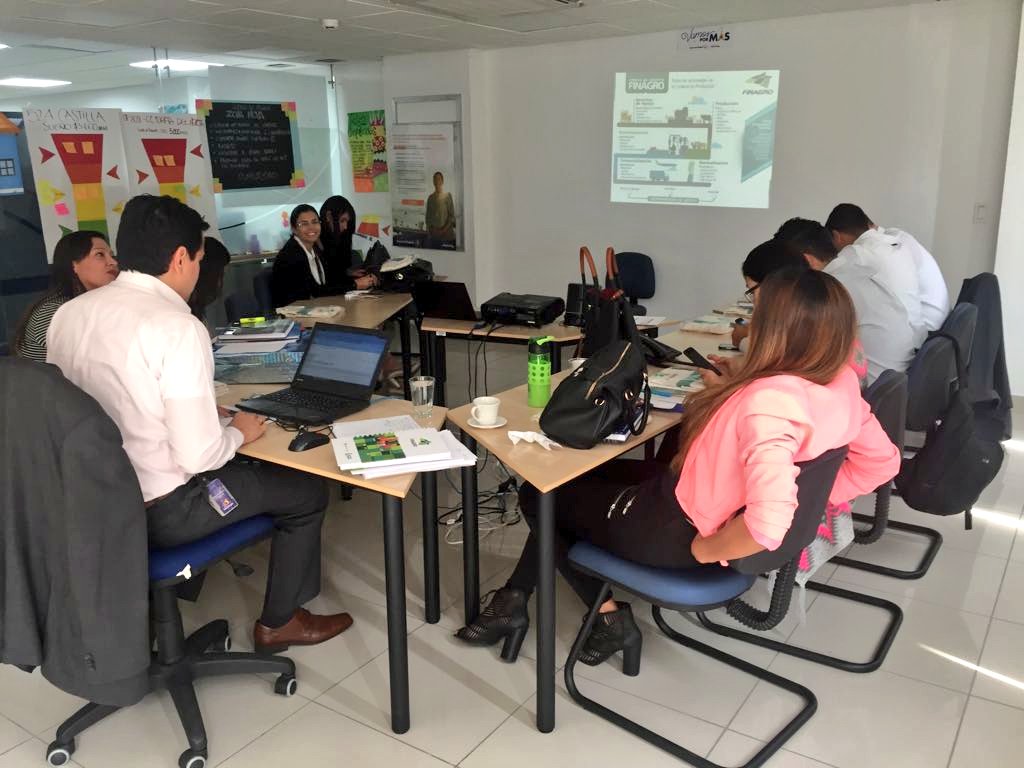 Finagro's tweet photo. Presentamos Portafolio @finagro, incentivos y presupuestos disponibles línea #EntesTerritoriales, asi como también cifras de colocación primer trimestre de 2018 y diseñamos estrategias con Gtes de #NuestroAliado @BancodeBogota zona Noroccidente del Valle de Aburrá https://t.co/mfckPUWNZD