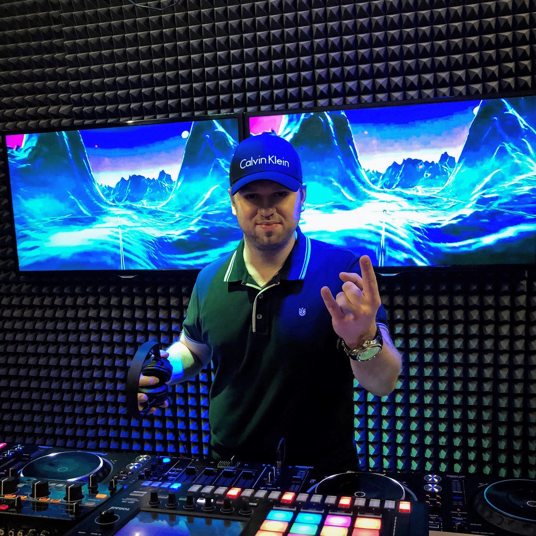 dj_savin's tweet photo. #DJSavin #SavinDJ #Savin #DJСавин #House 
#TechHouse #FutureHouse #Dance #GHouse 
#ClubHouse #VocalHouse #BassHouse #Moscow #TopDJ #PDJ 
#PromoDJ #DJRU #Zall_Club #PioneerDJTv #PioneerDJ #Top100DJ https://t.co/LCcC1zzKdJ