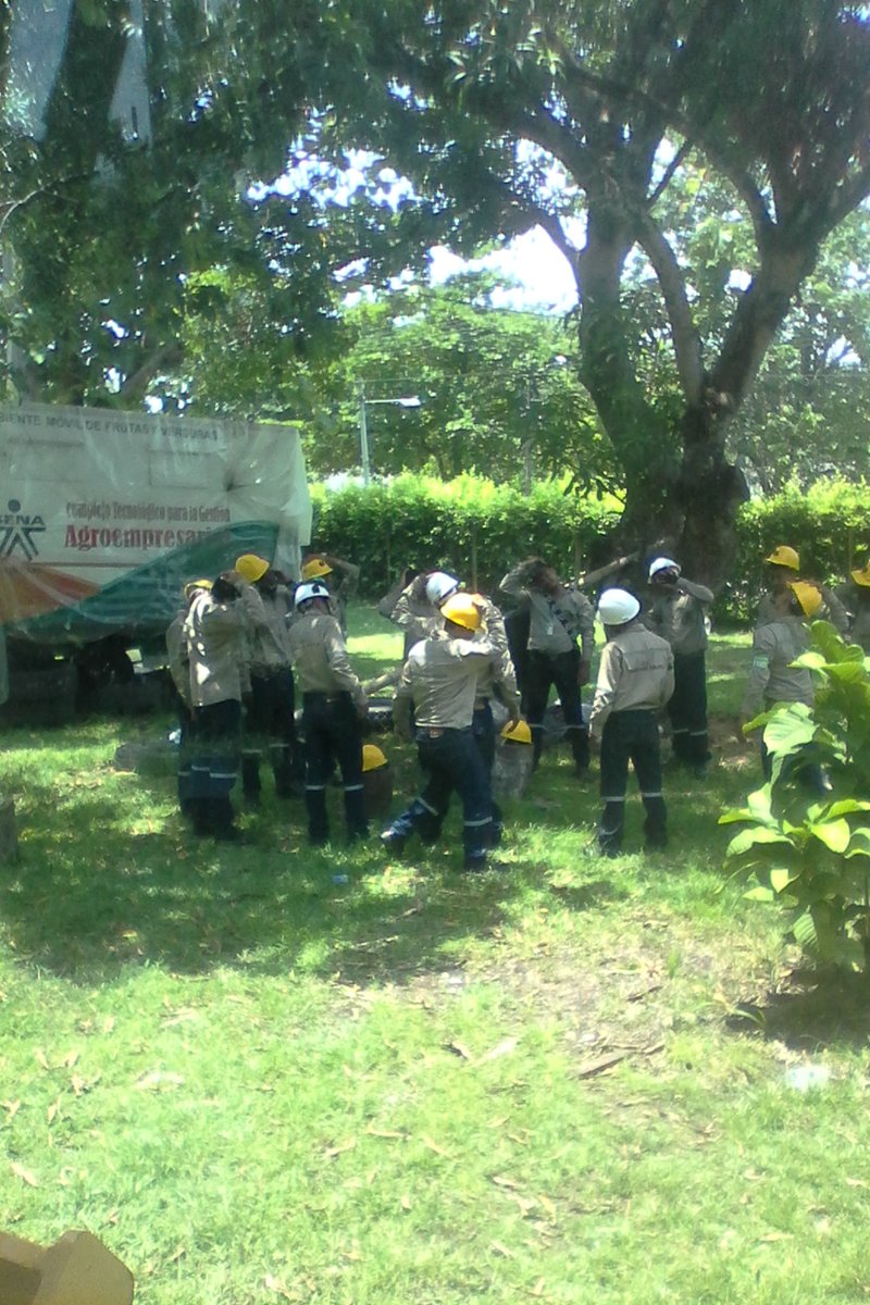 MINERIA5CFMA's tweet photo. En proceso de practica  PAUSA ACTIVA Maquinaria pesada cfma @SenaCfma  @SBDIR_SENACFMA https://t.co/K2JQdxaJ6U