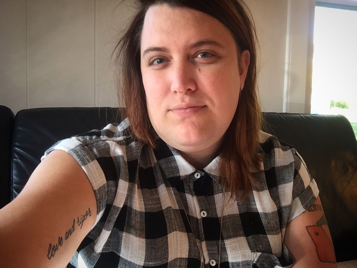 stlouis_j's tweet photo. a bitter lesbian femme trans girl working to be the butch to my own femme.
us queer trans girls are so worthy of the unabashedly gay love we long for. and while we canβt & donβt do everything alone, we have everything we need within us.
#butchfemme #transtuesday #genderfeels https://t.co/IhO9cIqUom
