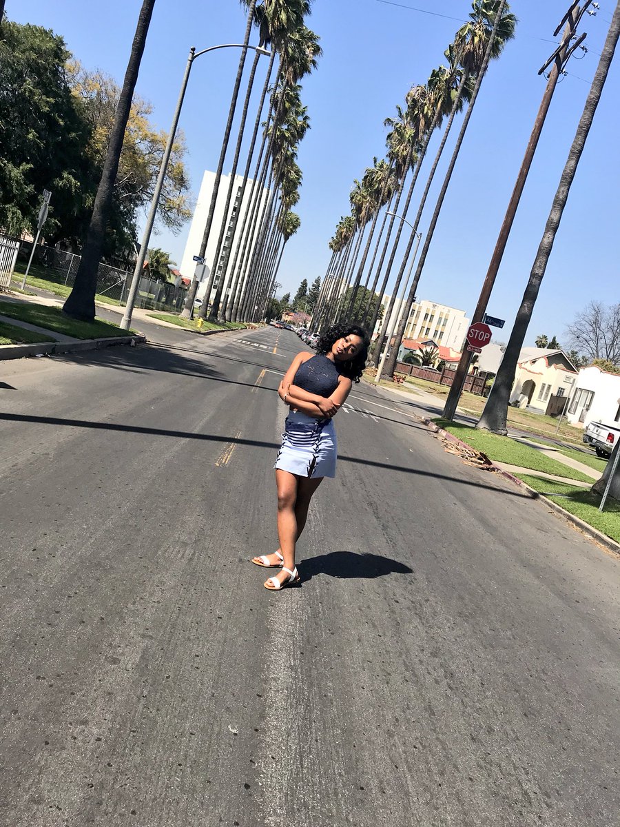 Samariajaee's tweet photo. South L.A. 🌴 https://t.co/bkcSFDA1Og