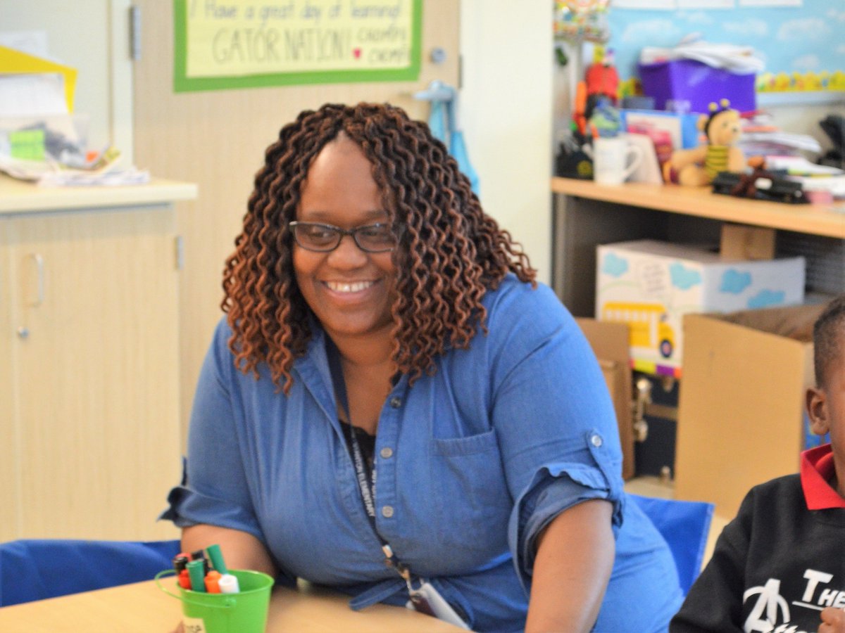 DCScholars's tweet photo. Happy #TeacherTuesday and shout out to Ms. Juanita Jewell who is in her 5th year at @DCS_Stanton. To read more about Ms. Jewell's 26-year education career click here: https://t.co/2lUdwnK0Xf https://t.co/NoPM4kIyFf