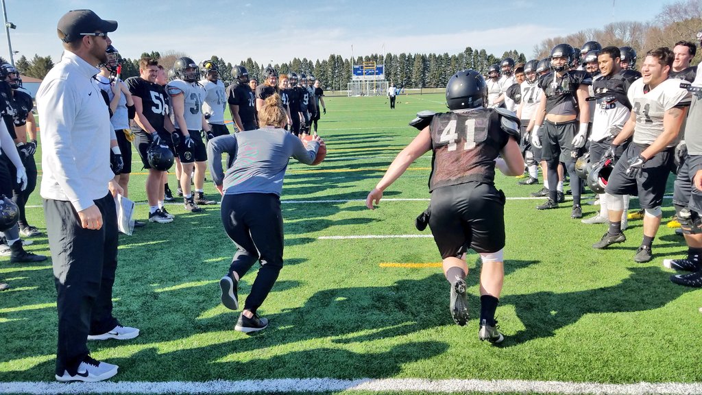 DordtFB's tweet photo. Special thanks to @DordtWBB for being our guests of honor in #Spring18Loco Practice 10.
#DefenderNation
#DefenderWay
#CompeteFiercely https://t.co/gKBwcYxqCp