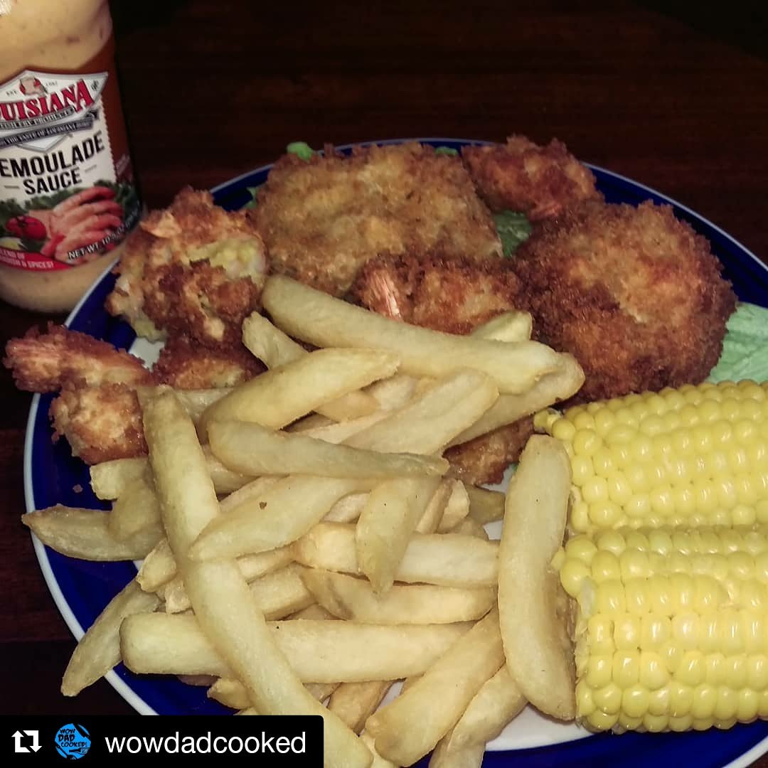 WowDadCooked's tweet photo. #Panko fried #crabcakes and #shrimp, fries and corn. #dinner #food #foodporn #WowDadCooked #notachef #kitchen #cooking https://t.co/XhjPsfREID