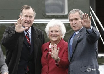 DbBed7OW4AAM9j0?format=jpg&name=360x360 EUA. Morreu Barbara Bush, mulher e mãe de Presidentes