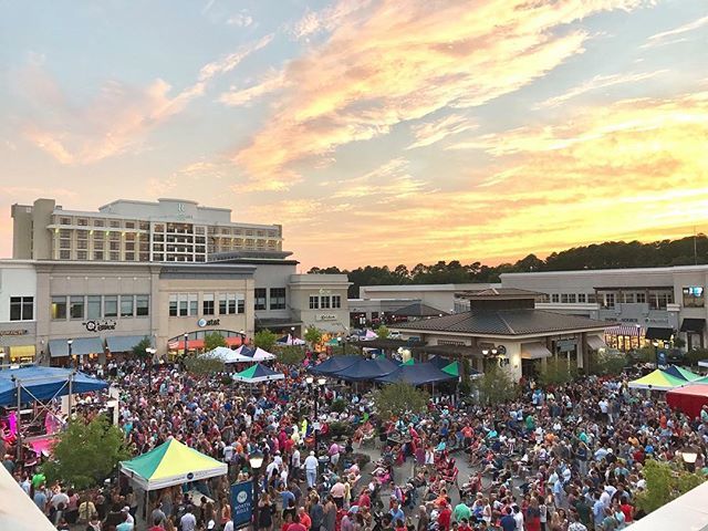 VisitNorthHills's tweet photo. #MidtownBeachMusic returns on Thursday! Join us every Thursday from 6-9pm in the #NHCommons for live music, cold brews & more! βοΈπ€π» #YourNorthHills https://t.co/GaXPGdH43E https://t.co/Q6pP3OAXZk