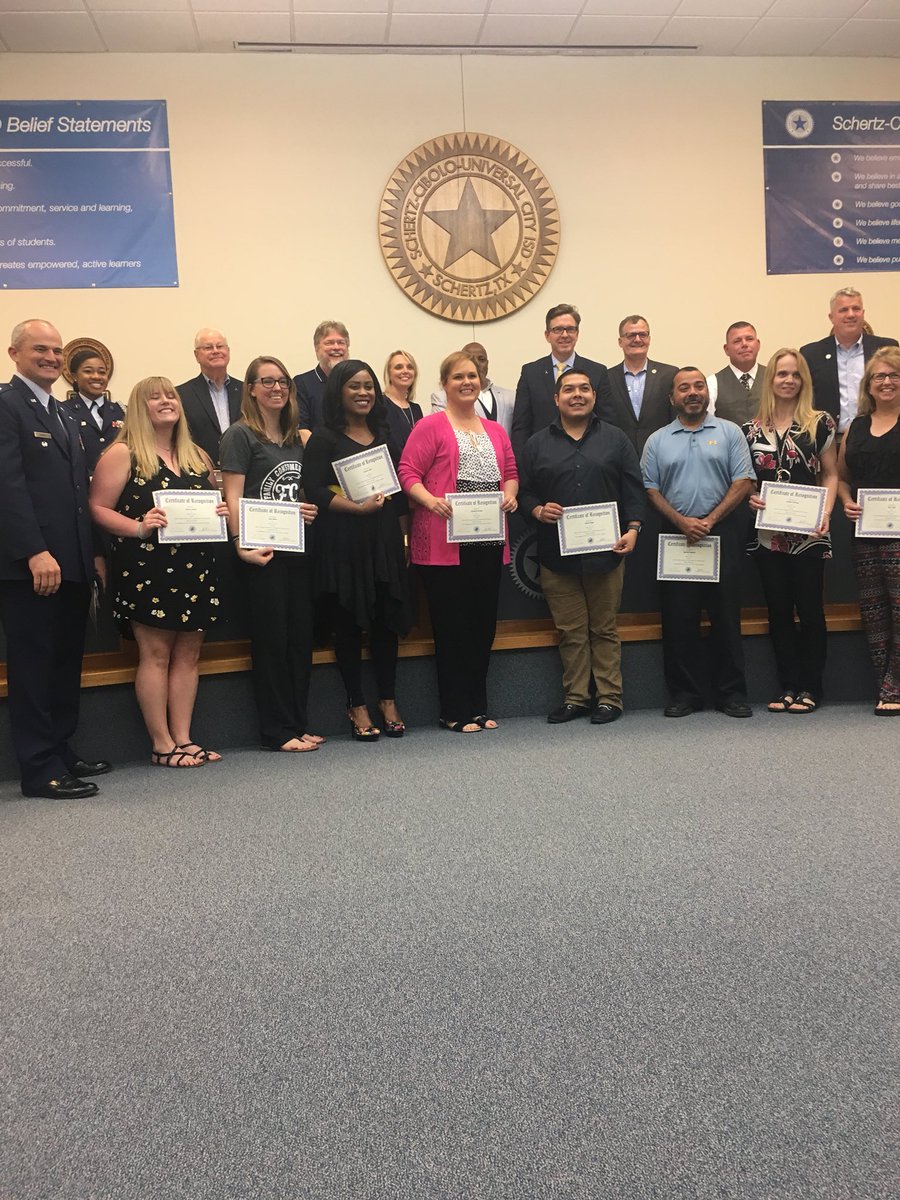 SchertzES's tweet photo. Congratulations to all new teachers! @SCUCISD @SchertzPTC #schertzteachersrock #buffbound https://t.co/Qs5SZjc2V1