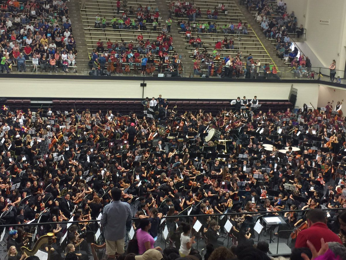 nimitzms_neisd's tweet photo. Evening with Strings is Awesome so are our Seahawks ⚓️🎻 https://t.co/NTd0X30WN4