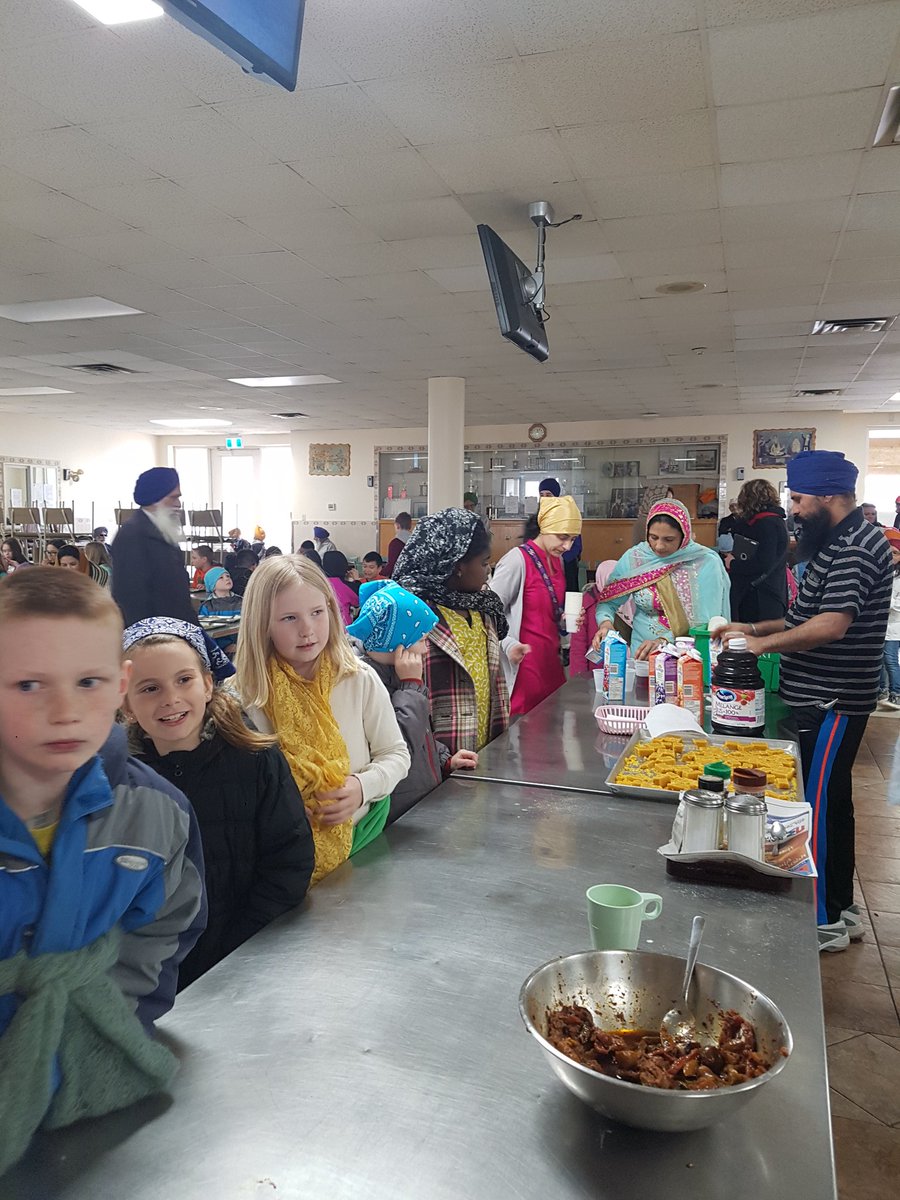 mrs_ravinder's tweet photo. Field trip Sikh temple
Happy vaskahi https://t.co/6N7jDQMK5d