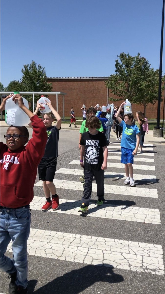 CharlaBalogh's tweet photo. Today we each took a turn walking for 15 minutes with a gallon of water on our head. Then we wrote about our experience in comparison to African girls who walk miles for up to 15 hours each day to get water. #alongwalktowater #lostboysofsudan @LindaSuePark @gardendaleel https://t.co/BH3BhtBTdE