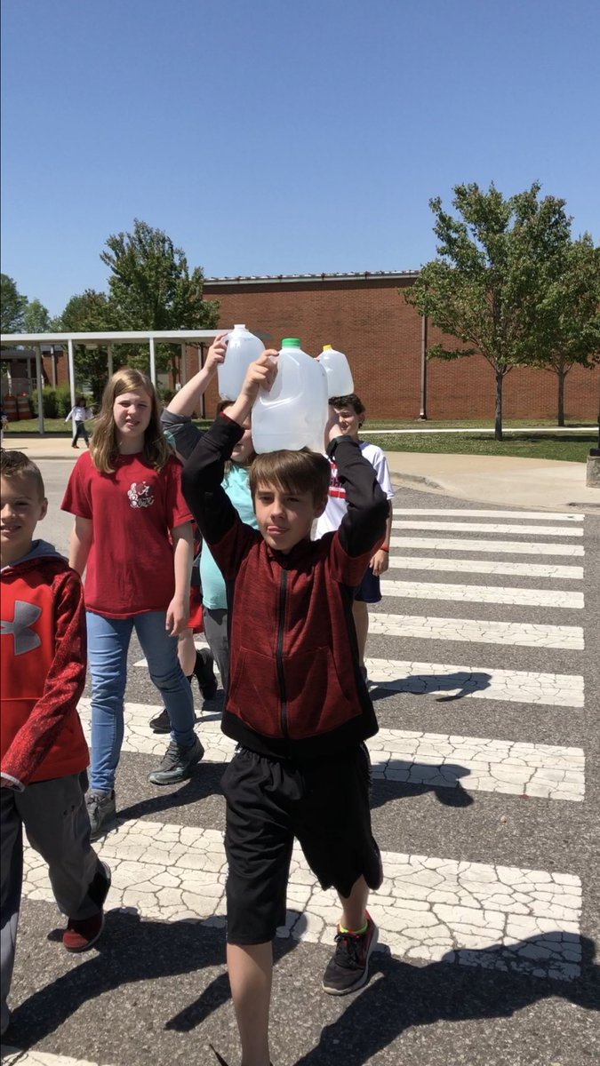 CharlaBalogh's tweet photo. Today we each took a turn walking for 15 minutes with a gallon of water on our head. Then we wrote about our experience in comparison to African girls who walk miles for up to 15 hours each day to get water. #alongwalktowater #lostboysofsudan @LindaSuePark @gardendaleel https://t.co/BH3BhtBTdE