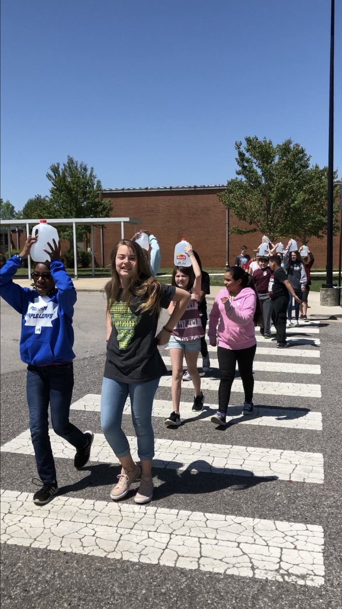 CharlaBalogh's tweet photo. Today we each took a turn walking for 15 minutes with a gallon of water on our head. Then we wrote about our experience in comparison to African girls who walk miles for up to 15 hours each day to get water. #alongwalktowater #lostboysofsudan @LindaSuePark @gardendaleel https://t.co/BH3BhtBTdE