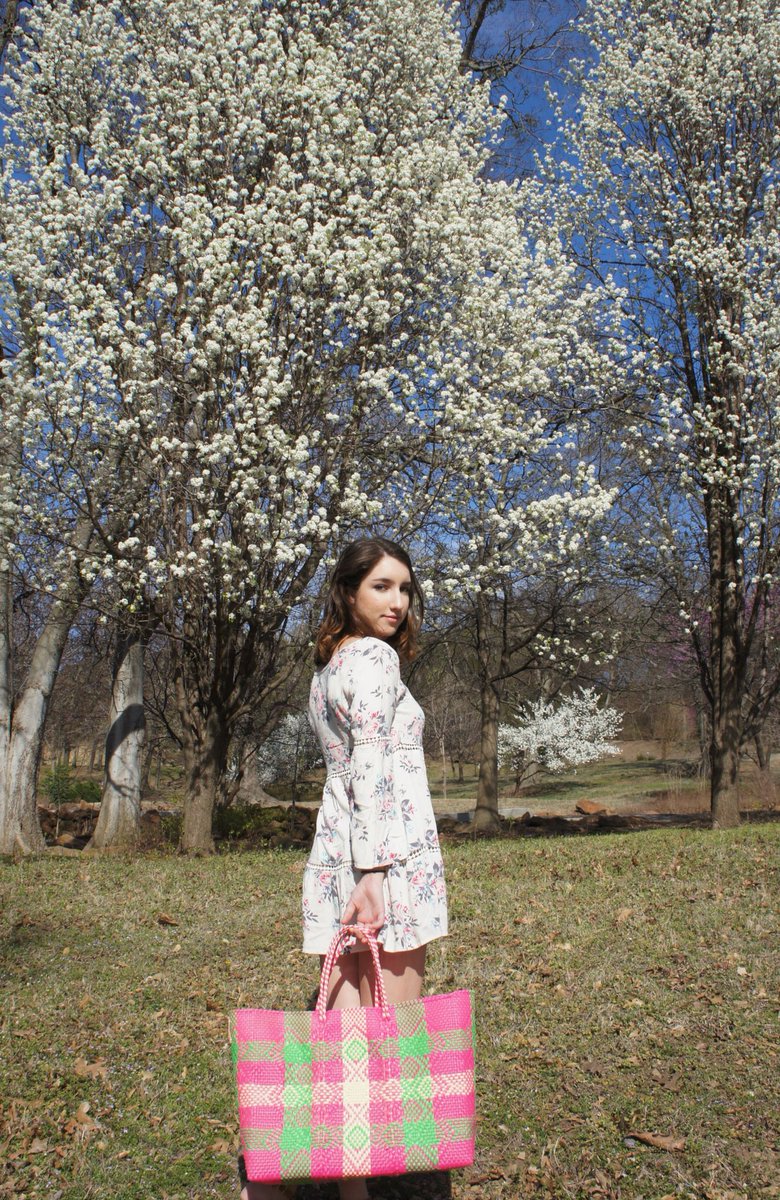 MasAmor_Store's tweet photo. #masamorstore is so excited for warmer weather.  What better way to get into spring than with a #handmade #tote #HechoEnMexico #style #fashion #oneofakind #blogger https://t.co/5n1rmClrRl