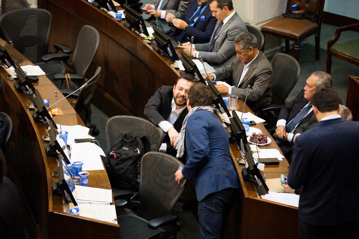 LuisErnestoGL's tweet photo. Senadooooooreeeeeessssssss ESCUCHEN A LOS CIUDADANOS. ¡ #ConsultaAnticorrupción YA! https://t.co/JPpOtSKehf