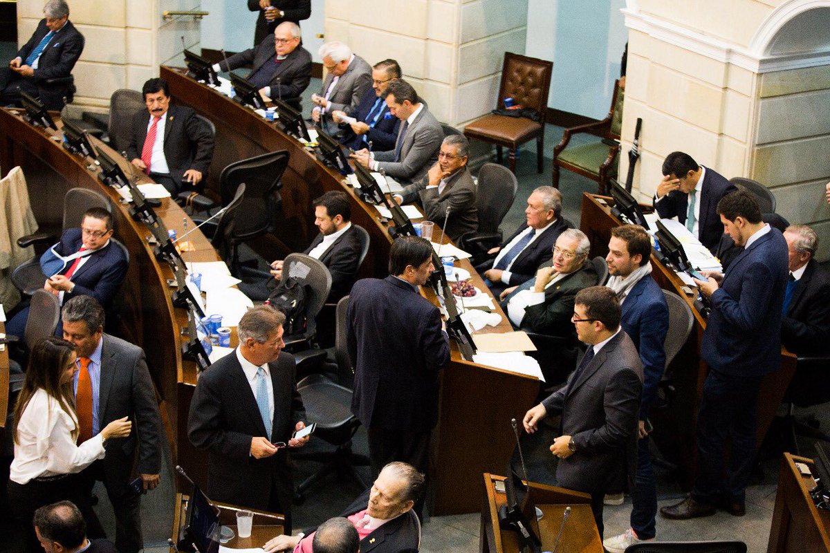 LuisErnestoGL's tweet photo. Senadooooooreeeeeessssssss ESCUCHEN A LOS CIUDADANOS. ¡ #ConsultaAnticorrupción YA! https://t.co/JPpOtSKehf