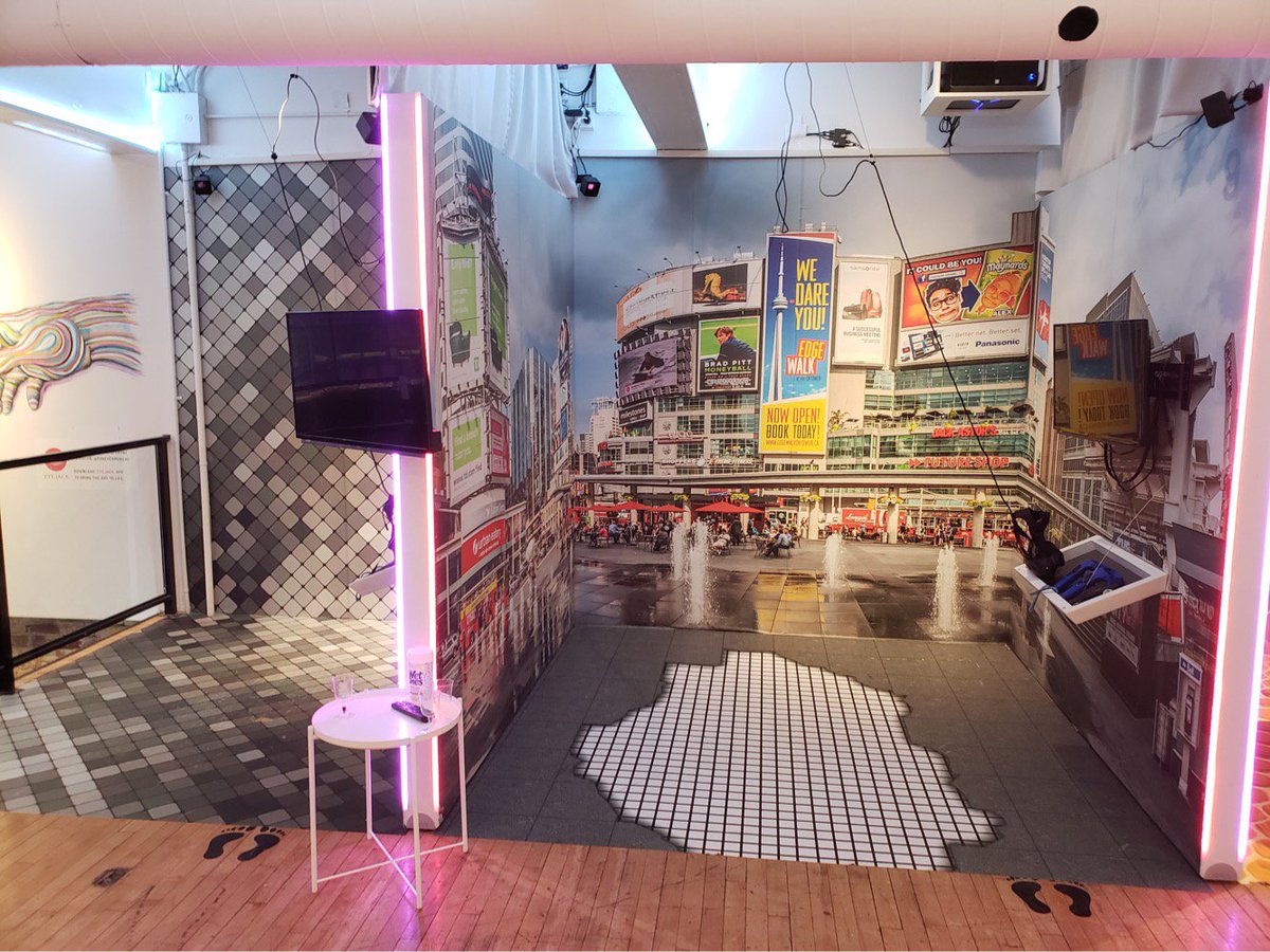 ILEAToronto's tweet photo. Here we are at @_houseofvr for #trendsintechnology tonight. The panel is giving us some great insight into #cooltech. How will you integrate things like #VR into your next event?
#meetatilea #bizbashto @derooted @Arrowonics @MakeLabStudio @FMAVCanada https://t.co/0BJQ5ebk0I