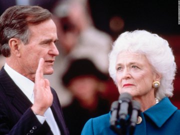 DbBk73hWkAAfn2e?format=jpg&name=360x360 EUA. Morreu Barbara Bush, mulher e mãe de Presidentes