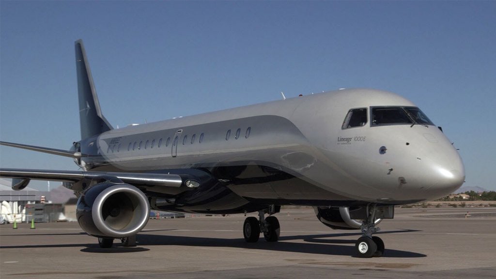 MsPunishment's tweet photo. @Slade_W91 -- to grab the bags and store them on the plane. She got out, Frankie and the rest got out as well. 

“How do you like the plane?” https://t.co/TcUiNz7H8O
