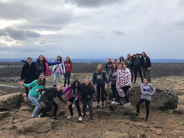 NDPMA's tweet image. Notre Dame 8th-graders visit @GettysburgNMP on their way to Washington, DC. #HistoryStudents #DCbound