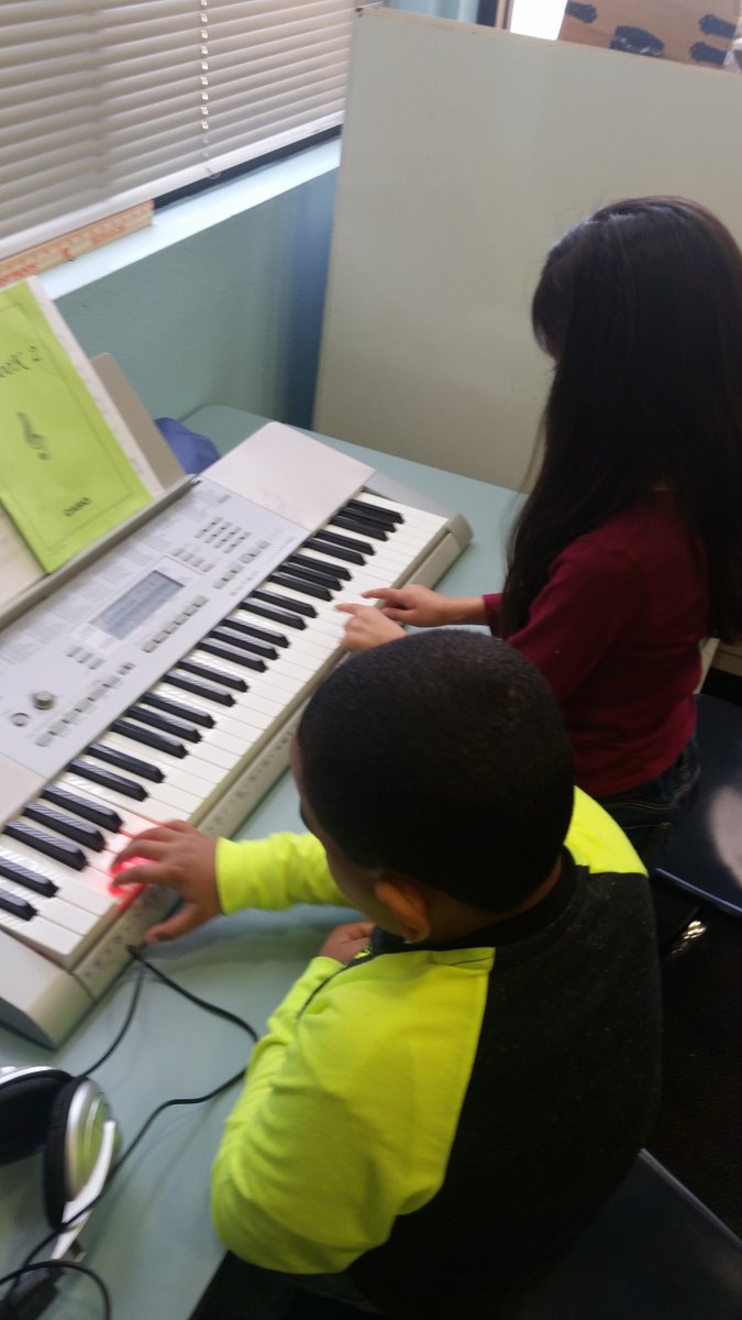 DunnLibrary's tweet photo. Exploring a different kind of coding with a different kind of keyboard! Creating harmony through collaboration, critical thinking, comunication, and creativity! TI Grant 2017-2018 #arlingtech @aisdlibsrv @mhbfromga https://t.co/U10zXUyx5O