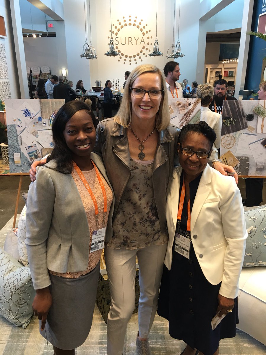 mdh_posh's tweet photo. Enjoyed meeting my absolute favorite designer Candice Olson! #mdhposhinteriorsanddesign #HPMKT #CandiceOlson #devinedesign https://t.co/sP3VnKwDBA