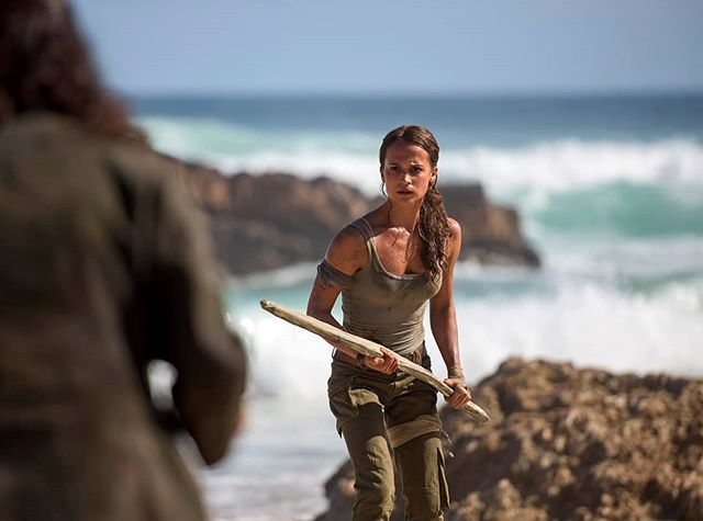 contrapicadot's tweet photo. #ReseñaContrapicado por Jackie de @cineyestilo
TOM RAIDER y el regreso de una heroína. 
Quien no conoce a esta chica, sea por el juego o por haber visto las antiguas versiones, las cuales a pesar de haber sido muy entretenidas tuvieron su mala crítica. E… https://t.co/GnxNjmpnH4 https://t.co/Fy8hRfKH7k