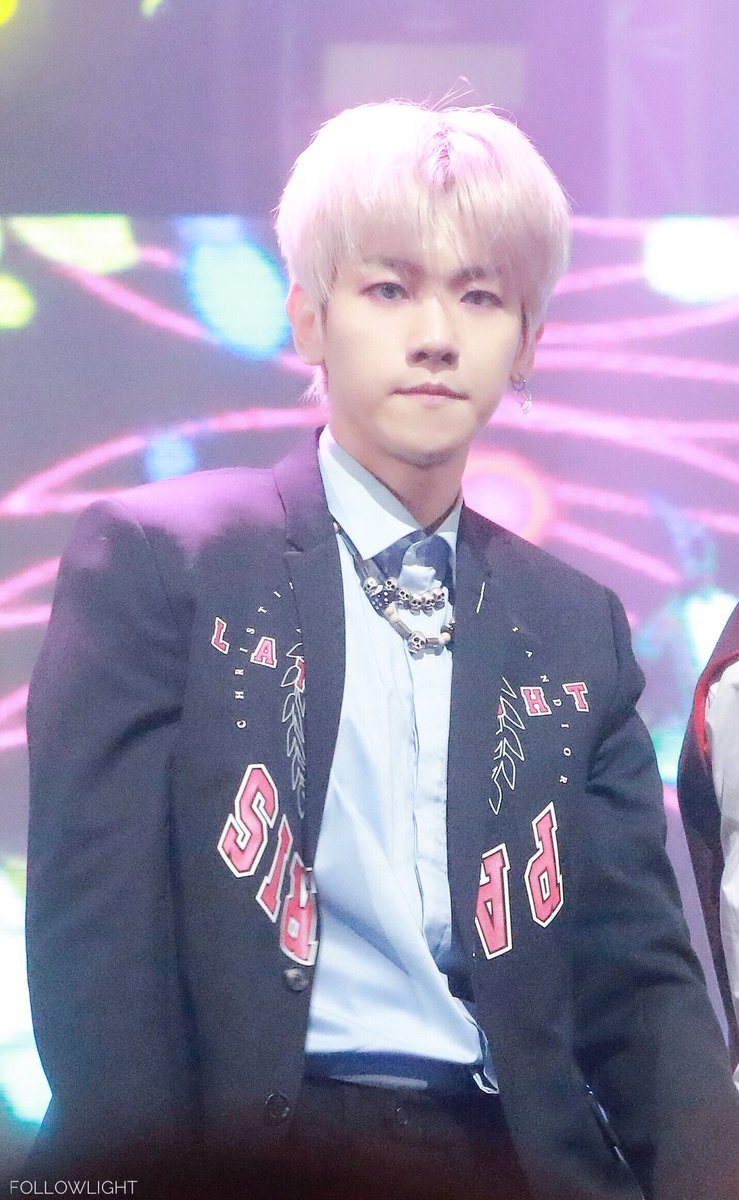 FollowLight0506's tweet photo. #백현 #BAENHYUN 180412 Mcountdown🌹 https://t.co/6peOEmmzSk