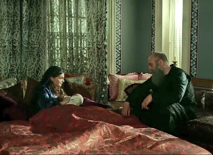 MihrimahArg's tweet photo. Después de días puedo ver su bendito rostro, ya no siento dolor alguno. Mi alegría sería mayor si mi madre estuviese aquí, extraño mucho a ella.
TRAICION EN TOPKAPI #ElSultan https://t.co/mzKYovfXR3
