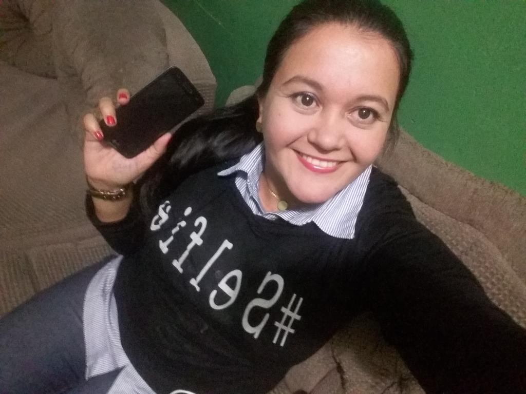 leylaperdomo7's tweet photo. #Weeepa 😃🎼🎉🎆💃💃☏📞desde #Honduras💙 ahora voy a llamar al primer #Calaton para apoyar a @CalaFoundation @cala "Es Mejor DAR ,q recibir "🤗❤🙏 https://t.co/5BH2qprb1m