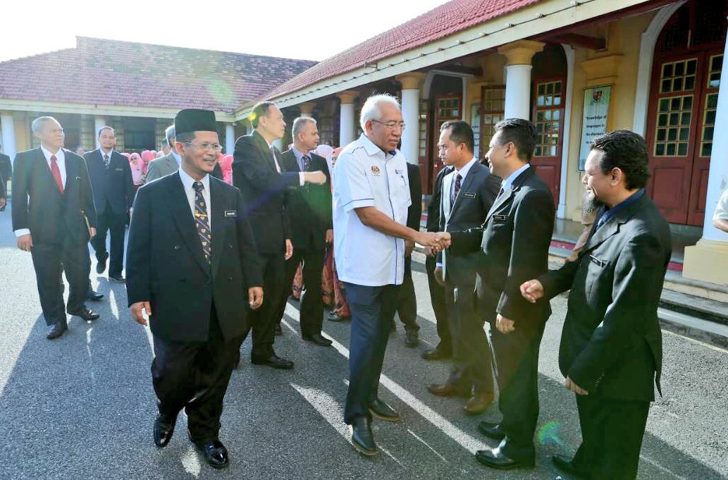 PMPComm's tweet photo. DS @MahdzirKhalid melakukan Lawatan Kerja ke Kolej Sultan Abdul Hamid, Alor Setar pagi tadi. https://t.co/KQgq2XOLFI