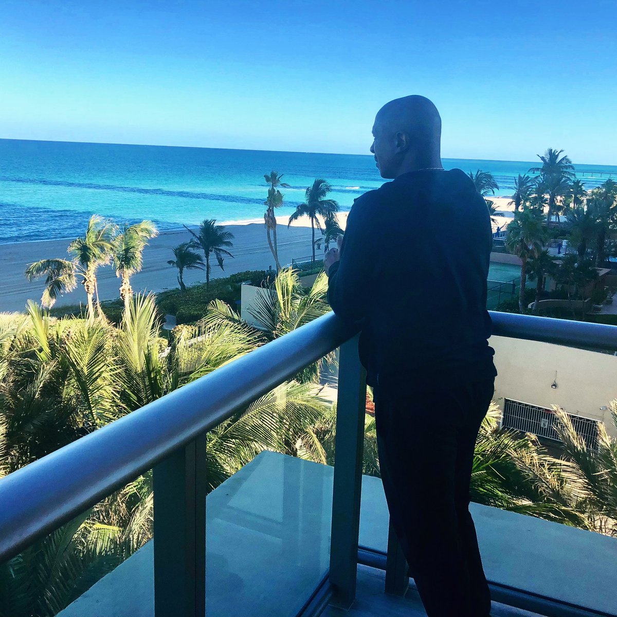 RayChewLive's tweet photo. Just taking it all in
#blessed
#lifeisgood
#miamilife https://t.co/rpdvA5wTfc