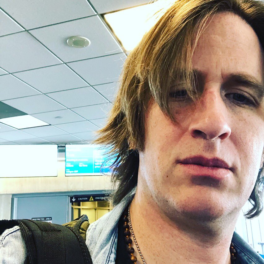 michael_colton's tweet image. Just touched down in #MusicCity Ready for some great sessions! 👍🏻🎸📝 #Nashville #WritingSessions #MusicLife #Songwriter #Musician