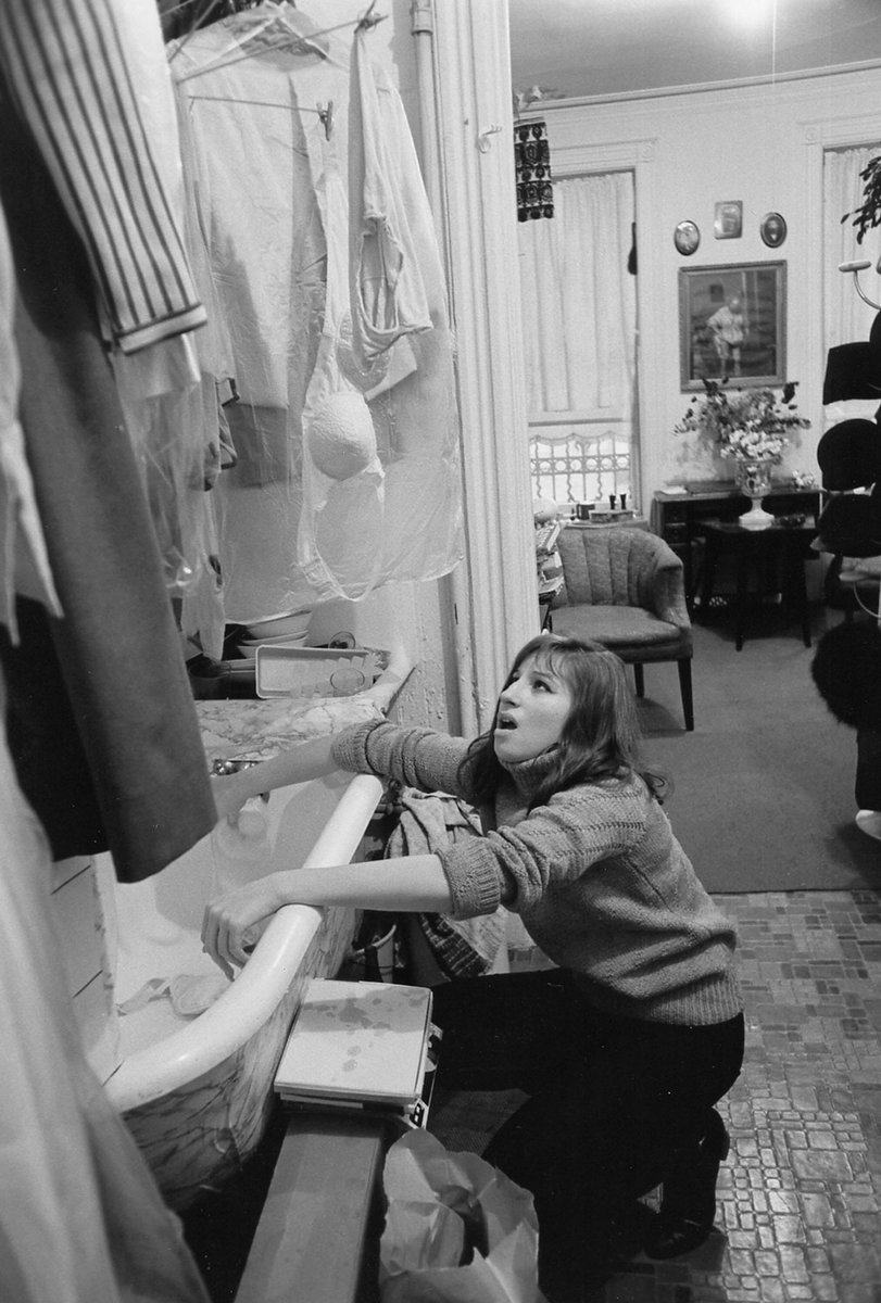QUEENBSTREISAND's tweet photo. Barbra Streisand doing her laundry. 
Stars: They’re just like us! https://t.co/zcnsJ6HXz8