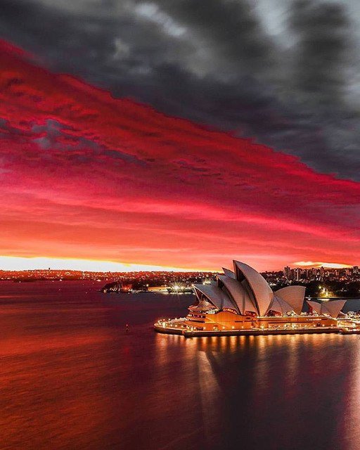 dianadep1's tweet photo. Reposting @yuvanta:
Burning skies over Sydney Opera House, 🇦🇺 .
.
.
.
.
.
#architecture #building #yuvanta #architexture #city #buildings https://t.co/HhNoSxZvgD