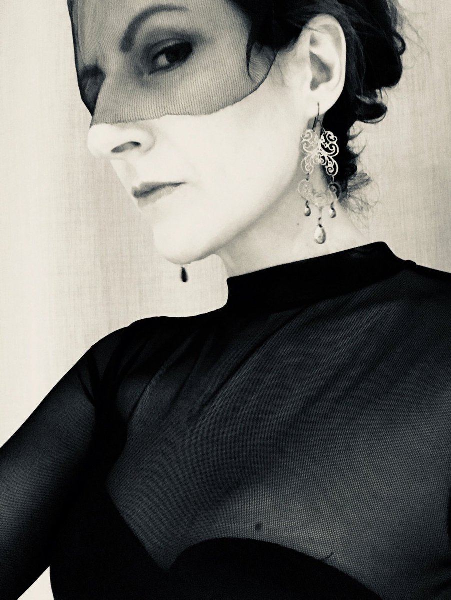 slv2_Miss_Quan_'s tweet photo. #SomeoneBeautifulThisWayComes #TheFaceAndForm of The #IndescribablyElectrifying @BMistresscat #GODDESS & #QueenOfTheSouth #ProfessionalDominatrix #Tormentress #InstantNaturalAllure #CantTakeMyEyesOffYOU #SuckerForYOU 😉 https://t.co/QwgK58ybHN