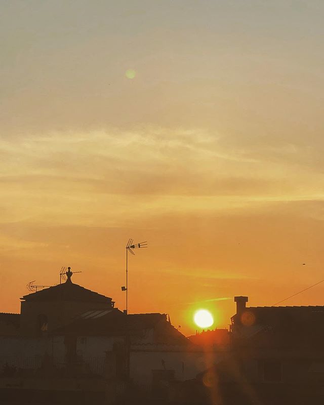 enricbastardas's tweet photo. Surt el sol.
#sunset #sun #sunshine #sunrise #TFLers #pretty #beautiful #skyporn #cloudporn #nature #clouds #red #orange #sunlight #pink #sky #sunset_pics #photooftheday #sunsetlovers #sunsetporn #sunsetsniper #night #morning #instasky #followme #likesf… https://t.co/Zhmb7FD4AV https://t.co/Kl5YCRjgyo