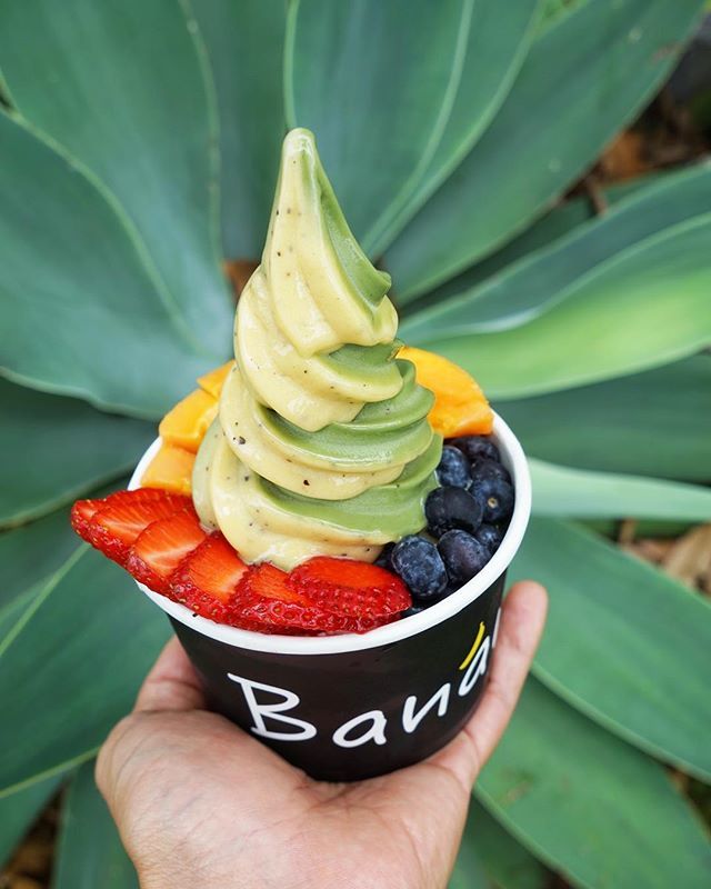 BananBowls's tweet photo. When greens makes babies with liliko’i
Mahalos @frankiesnursery for always providing the liliko’i and @hawaiianspirulina for the green magic!
#getswirled #buylocal #farmtotable #nanas #itsjustfruit #dairyfree #nicecream #lilikoi #greens #ginger #mint #… https://t.co/GAH0SnbkaG https://t.co/I4NFHdBoOE