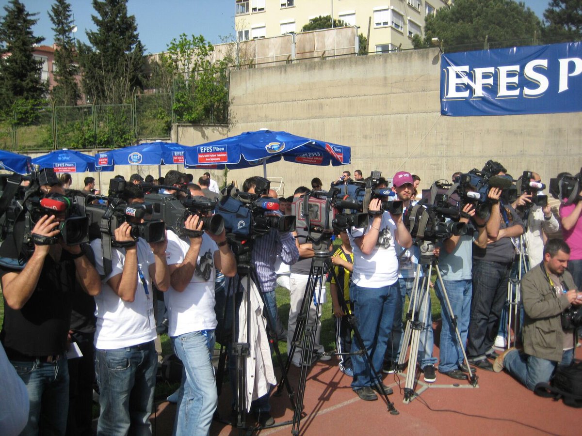 pierrevh17's tweet image. Today 10 years ago .@VVSteenbergen 4 was invited to play a game against #TurkishLegends in Istanbul #efes 
Vandaag 10 jaar geleden speelde het grote @VVSteenbergen 4 tegen Turkse Legends in Istanbul .