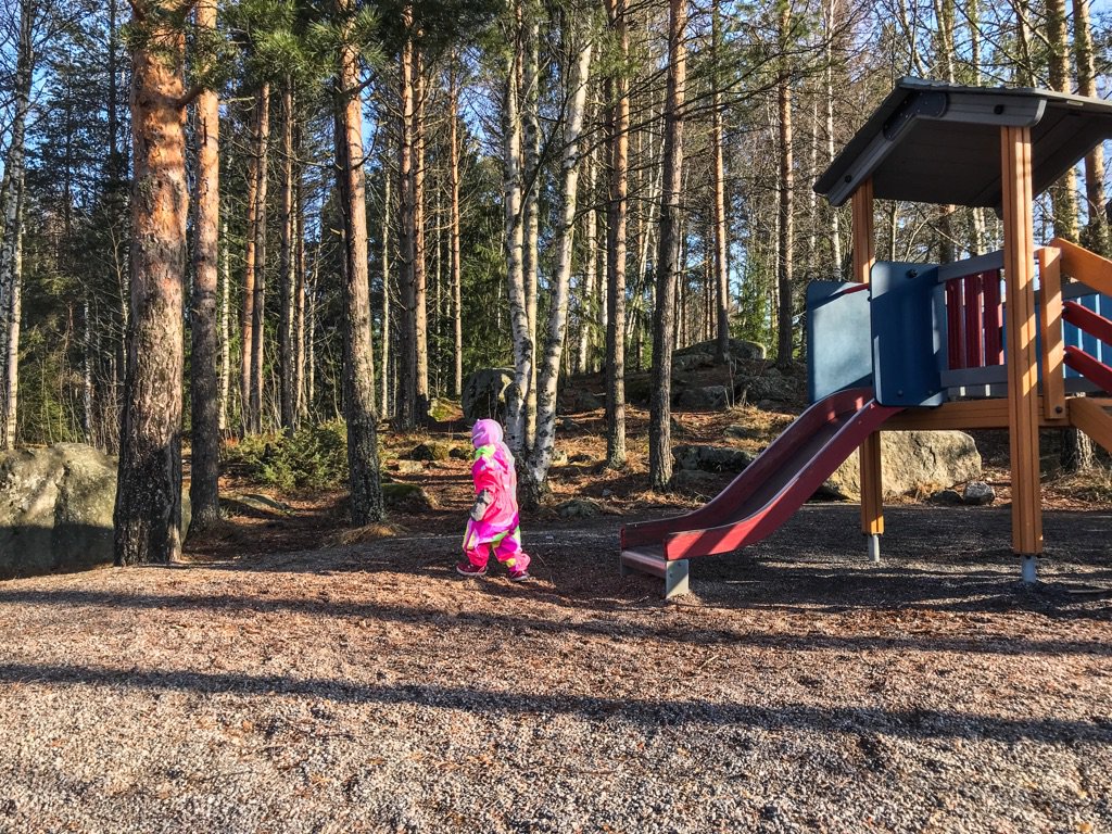hendrikmorkel's tweet photo. Outdoor time with the little one this morning, and it looks like spring here! #MillionHoursOfJoy @Reima_official #kids #outdoors https://t.co/cjIaR3gW5y
