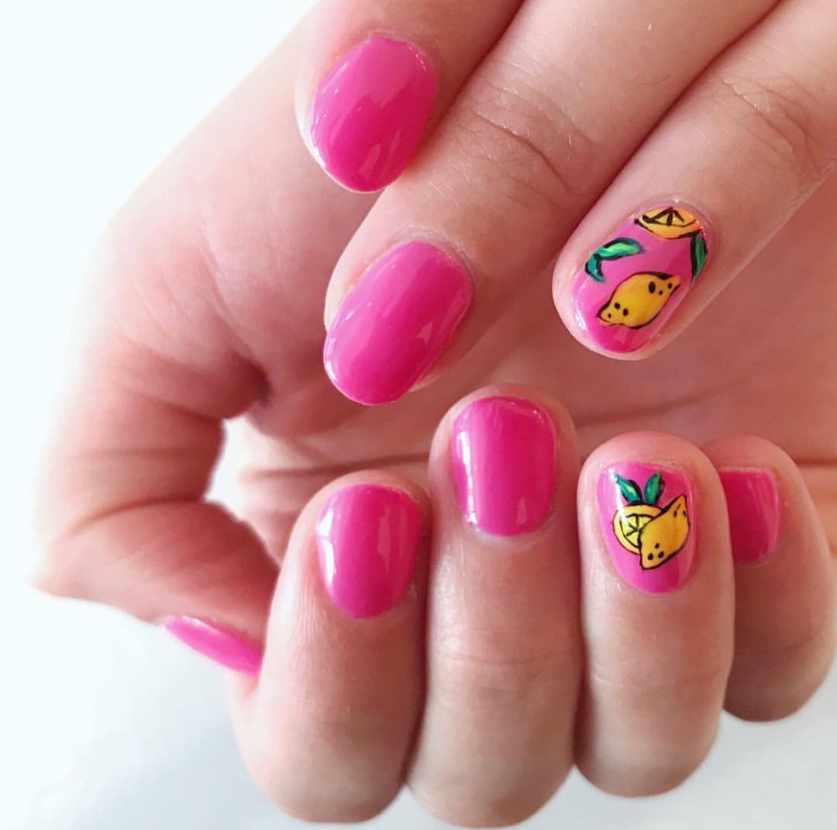 TheHangEdit's tweet photo. A 🍋 a day keeps the doctors away !
#handdrawn #lemon #lemonnails #obsessee #potd #abstract #nails #nailswag #photography #beauty #nailblogger #nailsmag #nailitdaily https://t.co/NAt7P9SyAJ