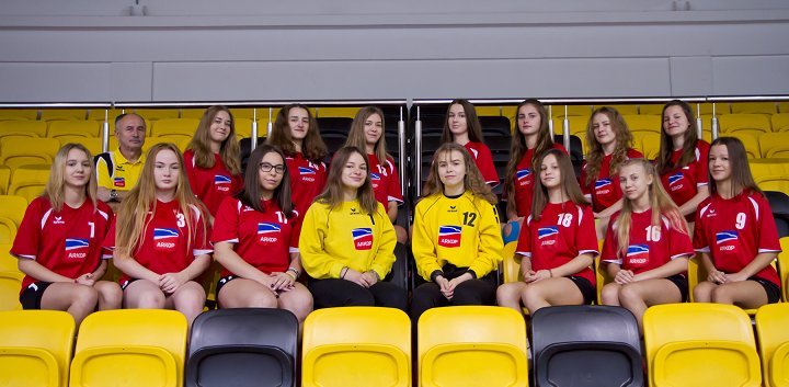 SPROlkusz's tweet photo. W dniach od 21 do 23 lutego juniorki młodsze Stowarzyszenia Piłki Ręcznej #Olkusz prowadzone przez trenera Mariana Gawędę będą rozgrywać w Kwidzynie turniej 1/8 finałów Mistrzostw Polski. https://t.co/J7MhtQsGVQ