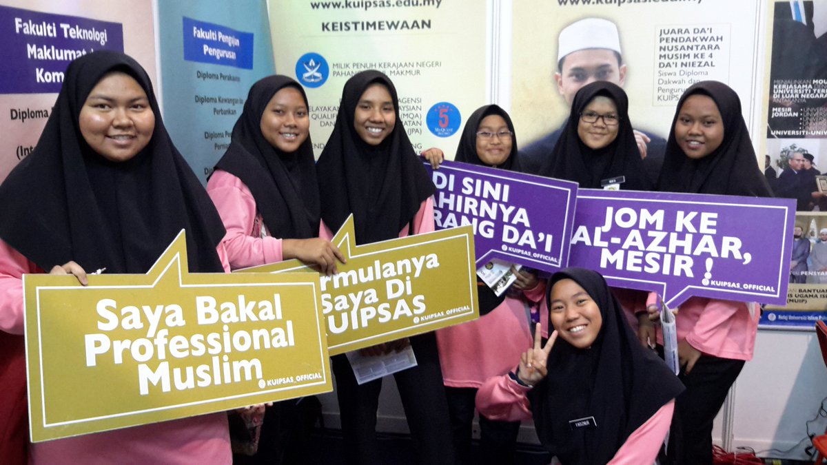 UNIPSASofficial's tweet photo. Terima kasih warga #Melaka yg singgah di booth #KUIPSAS sempena Karnival Pendidikan Negeri Melaka 2018. Semoga orang2 Melaka lebih ramai yg mengenali KUIPSAS selepas ini.. #spm2017 #stpm2017 @JKMNMelaka @BSKNMelaka @MelakaUnitedSA @twt_melaka @RELAMelaka @_PBMelaka https://t.co/katKqwUJ2K